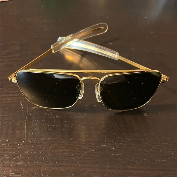 Ray-Ban Other - Vintage L & B Ray Bans Gold Aviator Sunglasses No Case